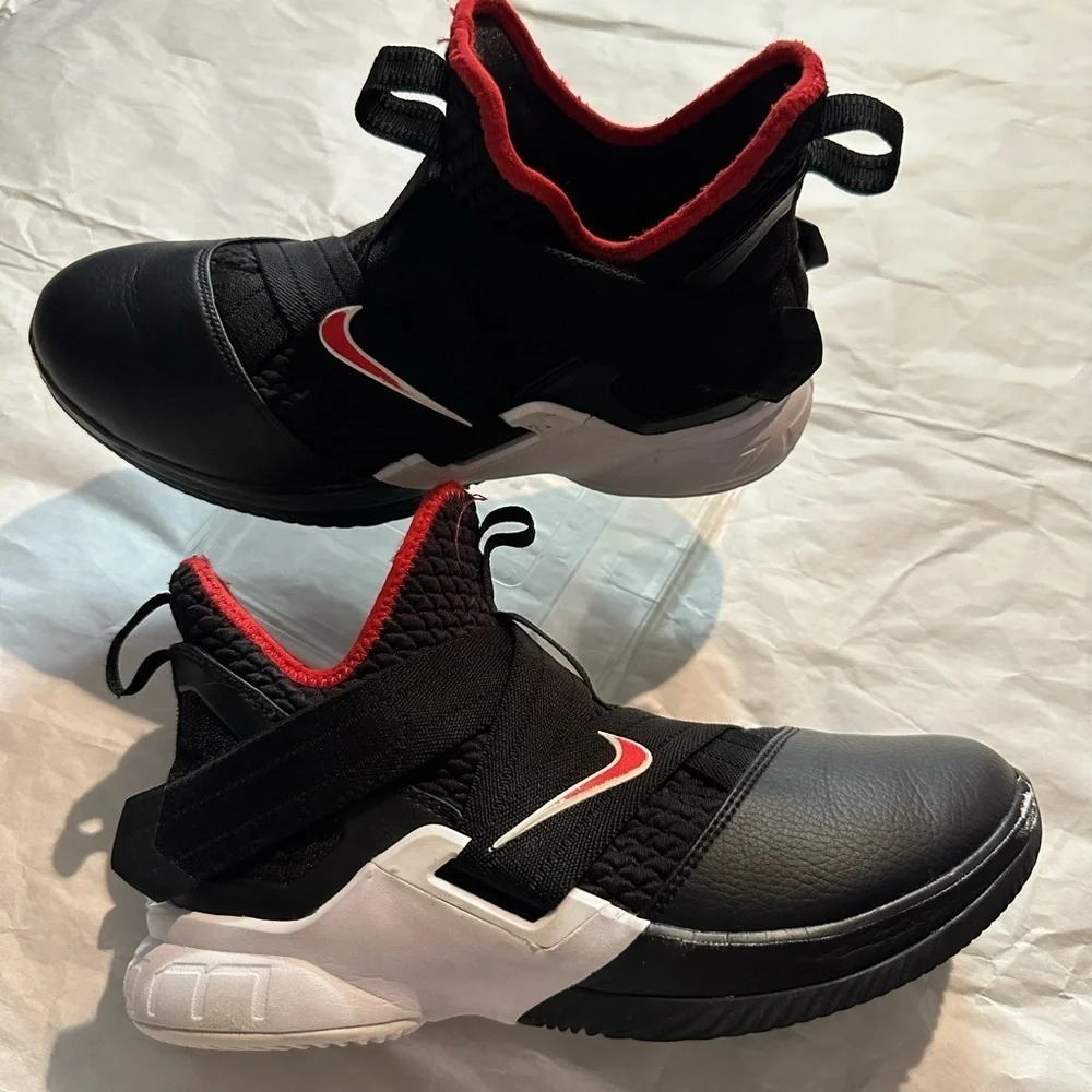 Nike dynamic sneakers
